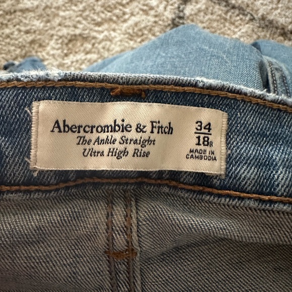 Abercrombie and Fitch Ankle Straight Ultra High Rise Jeans - Picture 5 of 5